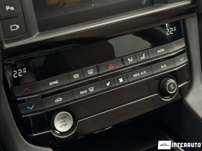 Jaguar F-Pace 43 interauto-car