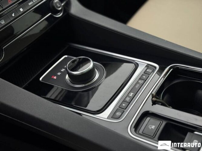 Jaguar F-Pace 44 interauto-car