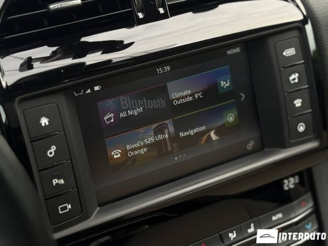 Jaguar F-Pace 41 interauto-car