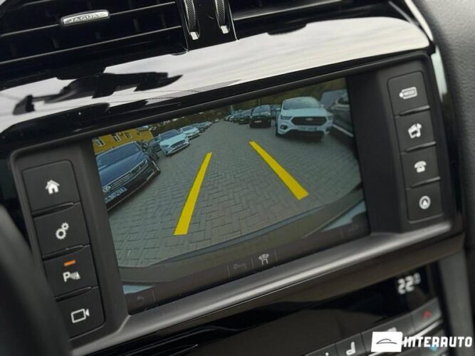 Jaguar F-Pace 42 interauto-car