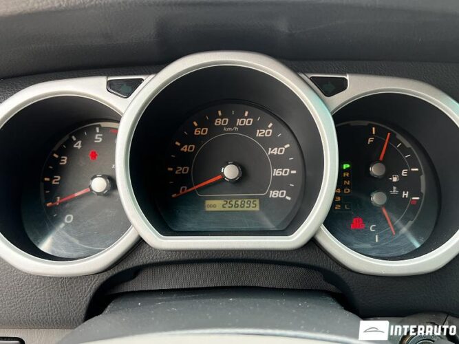 Toyota 4-Runner 37 interauto-car