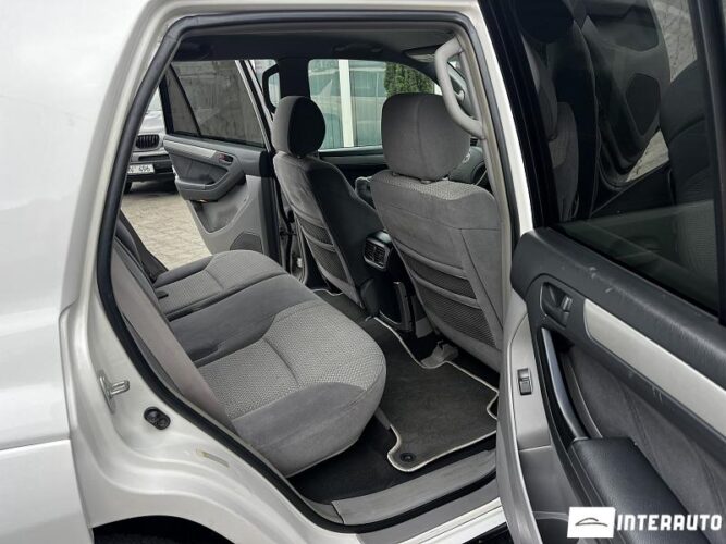 Toyota 4-Runner 43 interauto-car