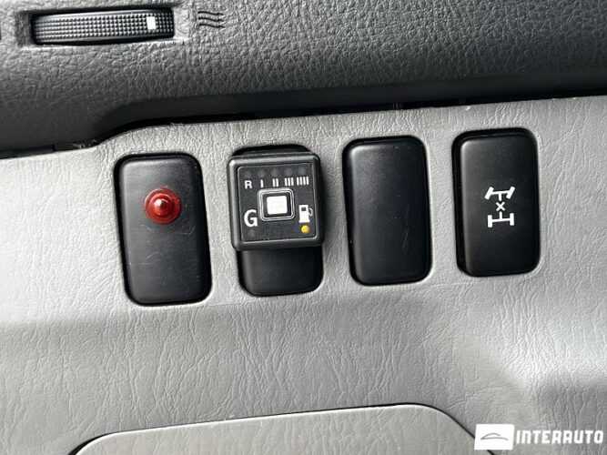 Toyota 4-Runner 41 interauto-car