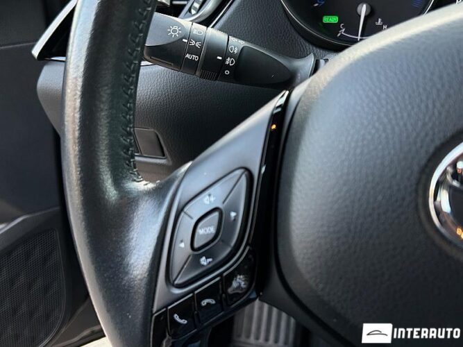 Toyota C-HR 38 interauto-car