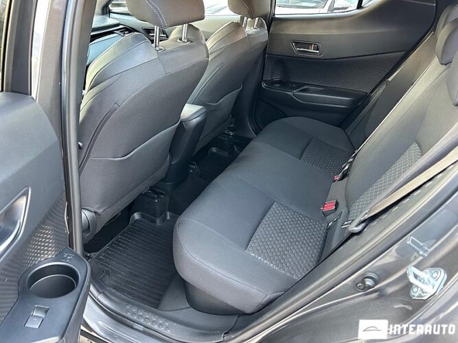 Toyota C-HR 44 interauto-car