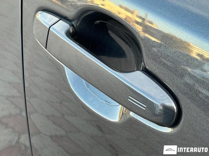 Toyota C-HR 33 interauto-car