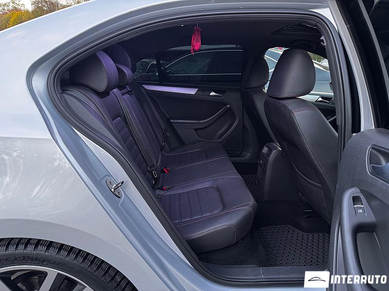 Volkswagen Jetta GLI 18 automobil-interauto