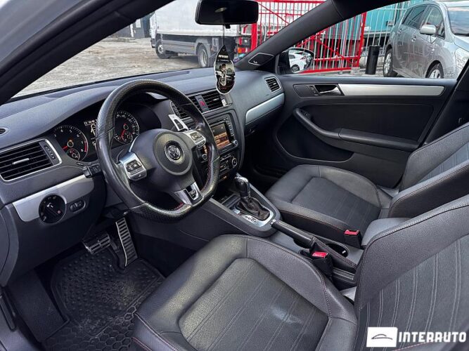 Volkswagen Jetta GLI 32 interauto-car