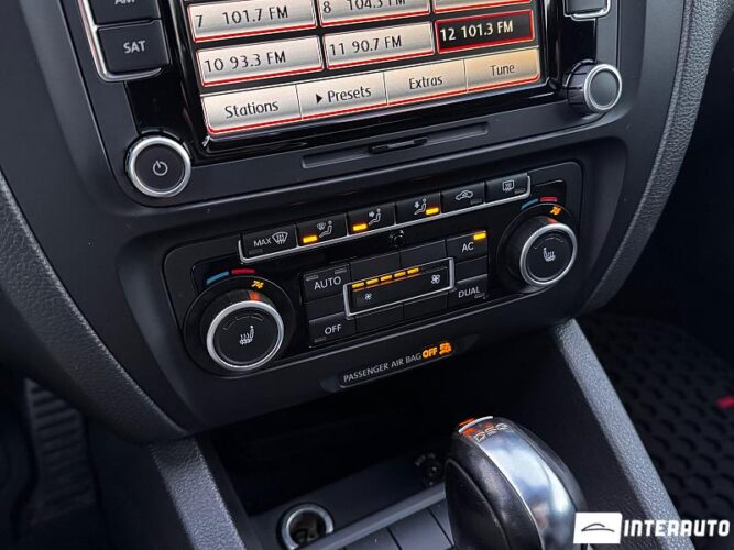 Volkswagen Jetta GLI 42 interauto-car