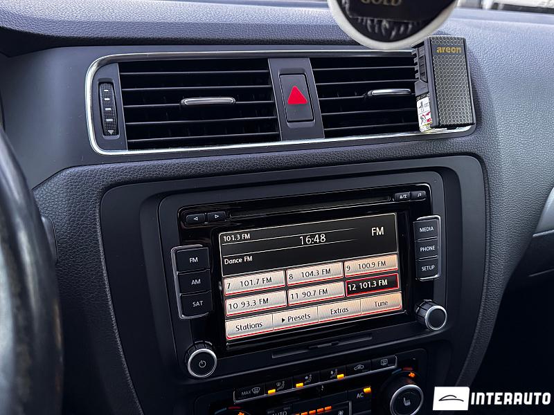 Volkswagen Jetta GLI 24 automobil-interauto