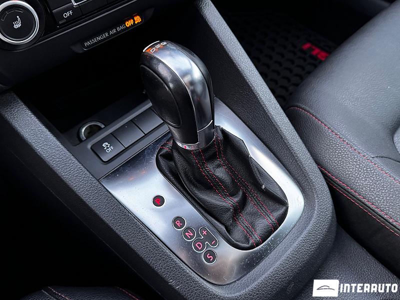 Volkswagen Jetta GLI 26 automobil-interauto