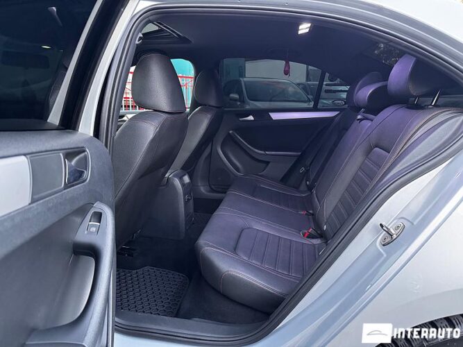 Volkswagen Jetta GLI 34 interauto-car