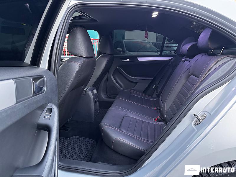 Volkswagen Jetta GLI 17 automobil-interauto