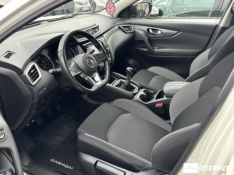 Nissan Qashqai 15 automobil-interauto