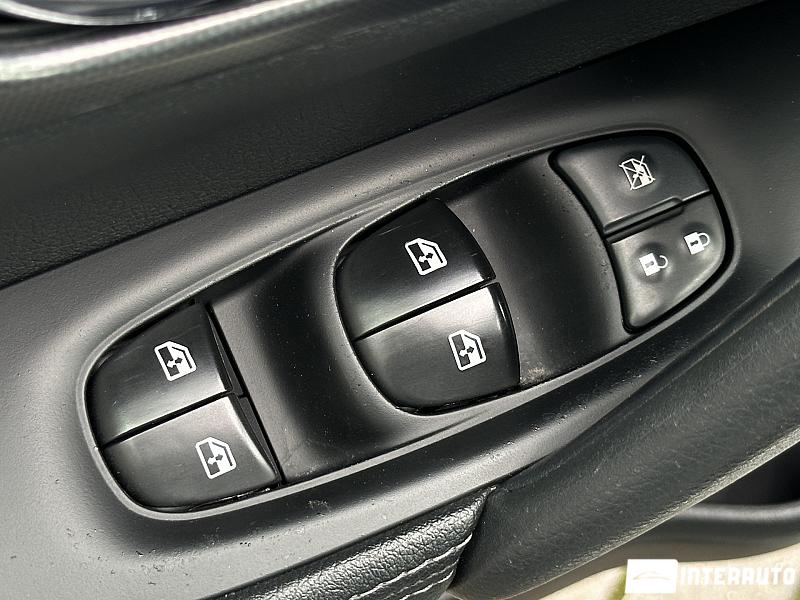 Nissan Qashqai 26 automobil-interauto