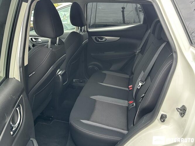 Nissan Qashqai 42 interauto-car