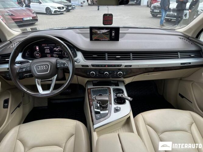 Audi Q7 43 interauto-car