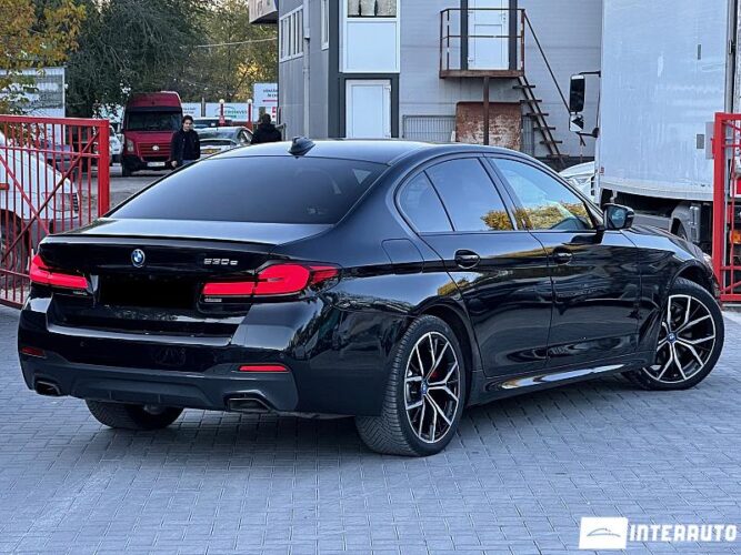 BMW 530e 38 interauto-car