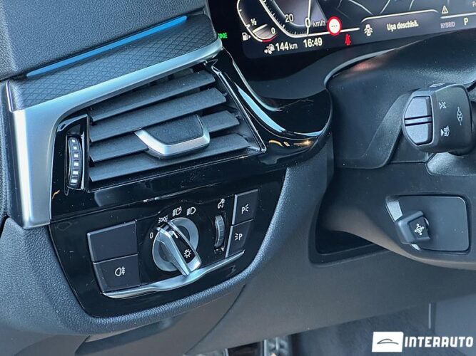 BMW 530e 58 interauto-car