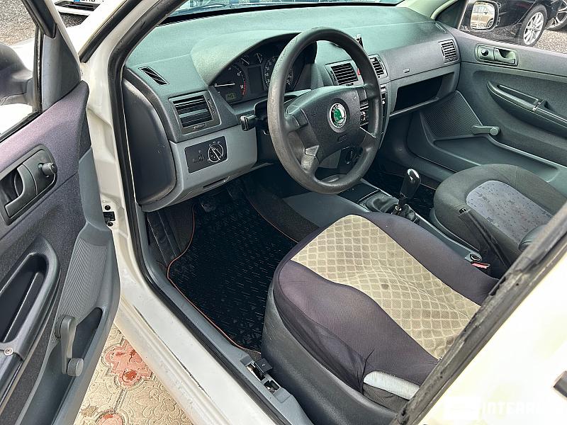 Skoda Fabia 15 automobil-interauto