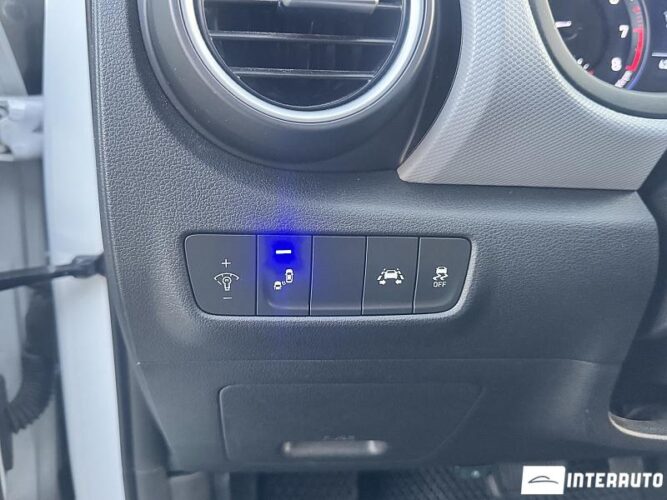 Hyundai Kona 56 interauto-car