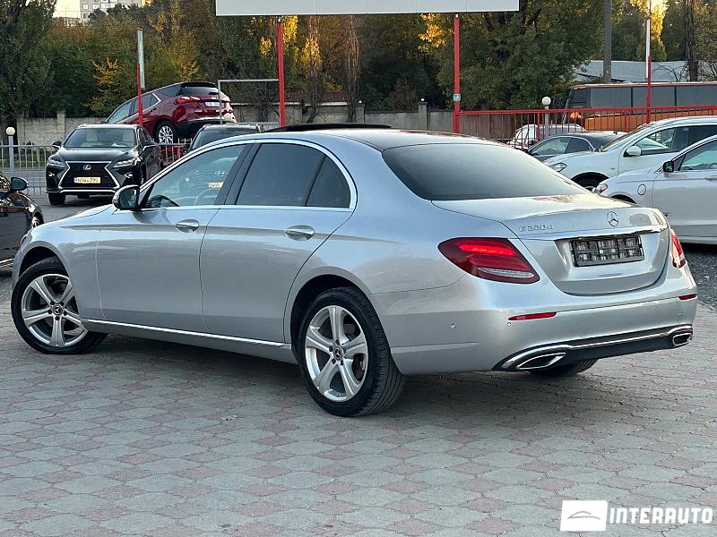 Mercedes E 220 12 automobil-interauto