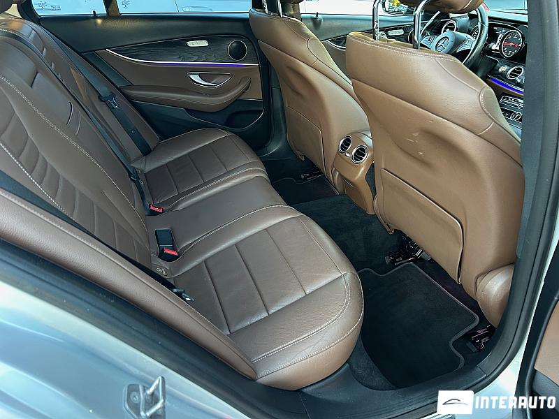 Mercedes E 220 29 automobil-interauto