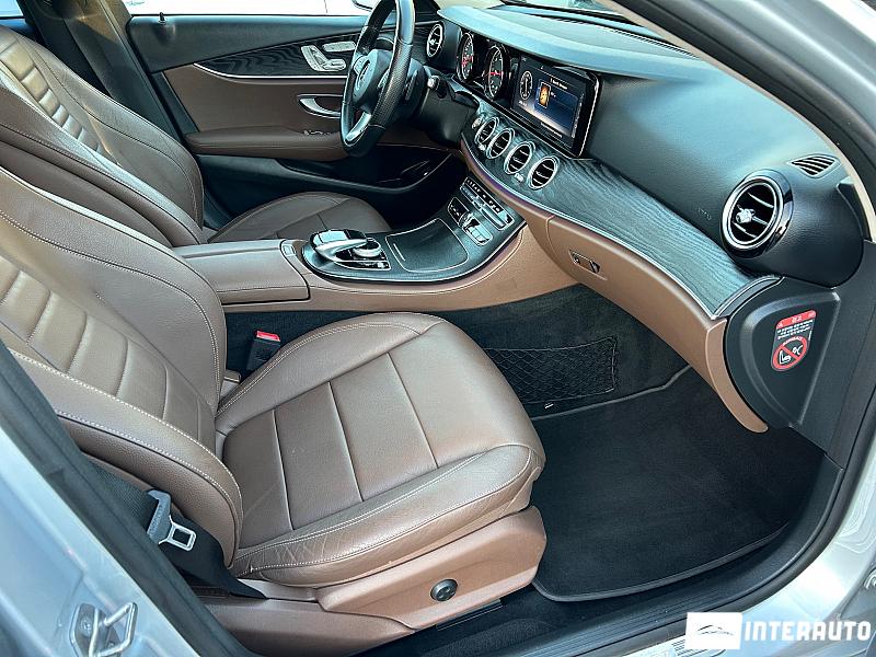 Mercedes E 220 27 automobil-interauto