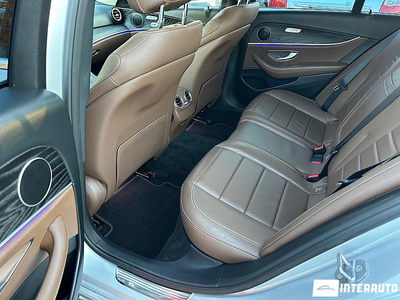 Mercedes E 220 32 automobil-interauto