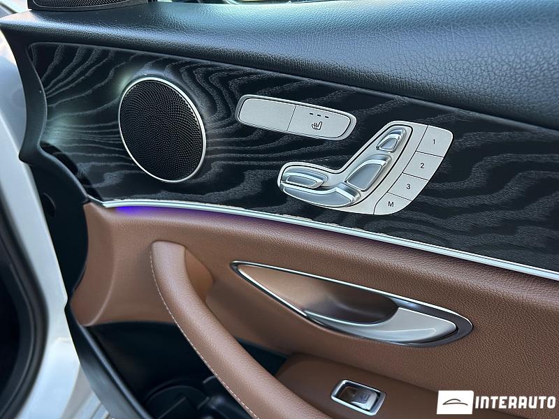 Mercedes E 220 28 automobil-interauto