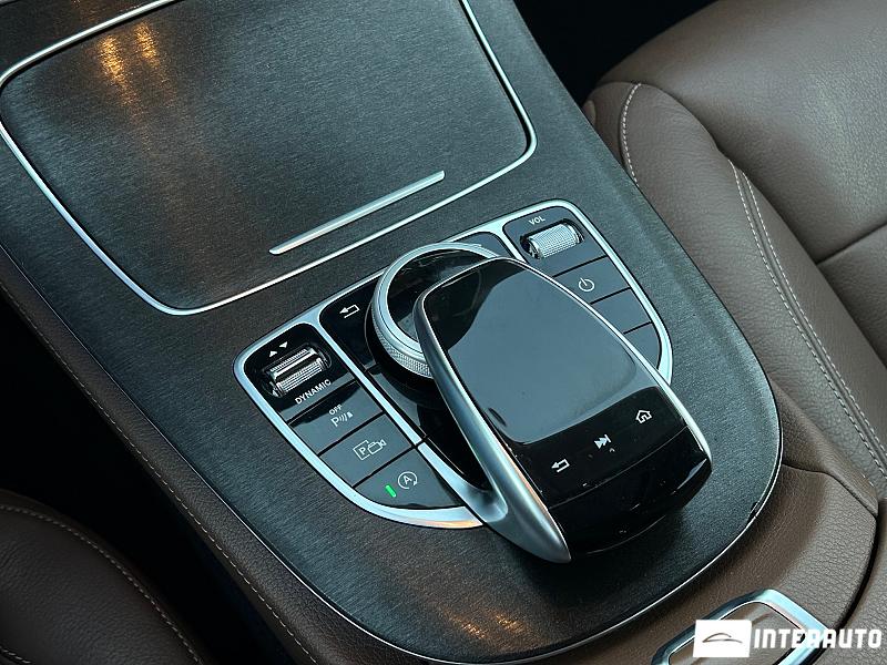 Mercedes E 220 26 automobil-interauto