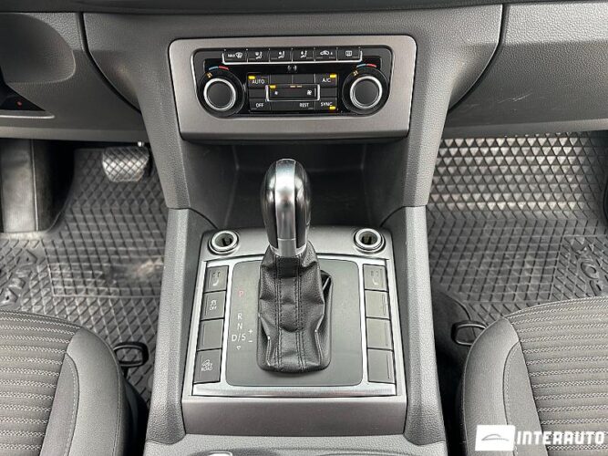 Volkswagen Amarok 41 interauto-car