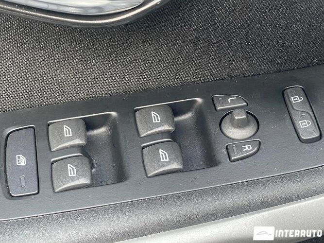 Volvo V 40 34 interauto-car