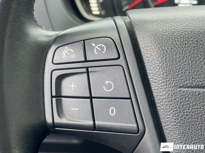 Volvo V 40 36 interauto-car