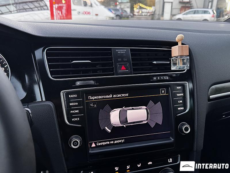 Volkswagen Golf GTE 22 automobil-interauto