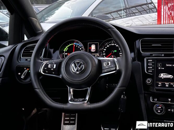 Volkswagen Golf GTE 41 interauto-car