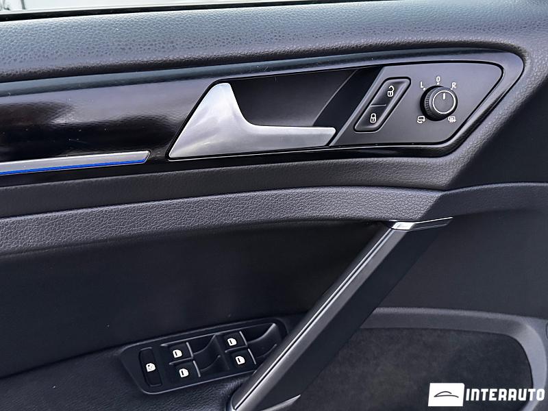 Volkswagen Golf GTE 27 automobil-interauto