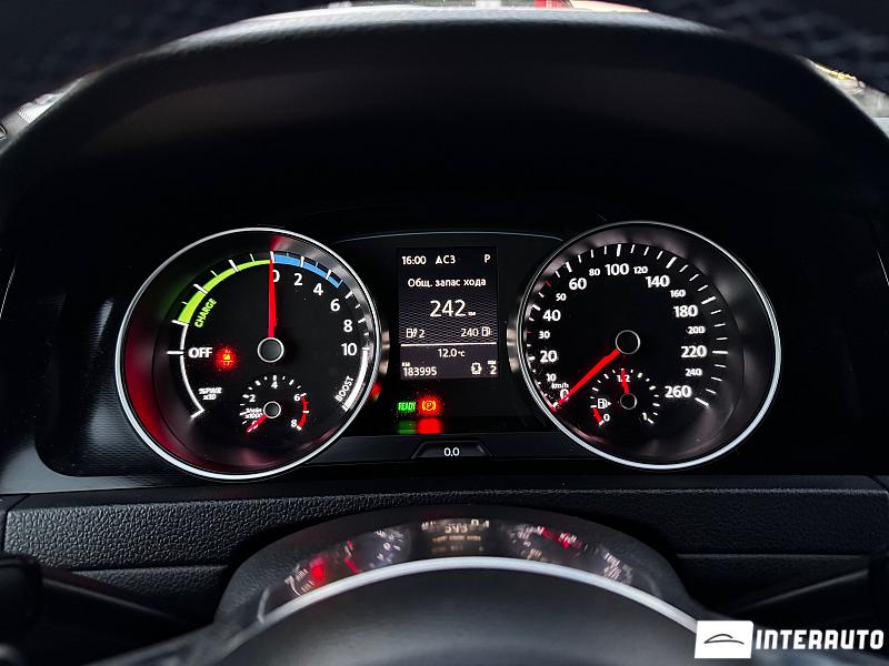 Volkswagen Golf GTE 21 automobil-interauto