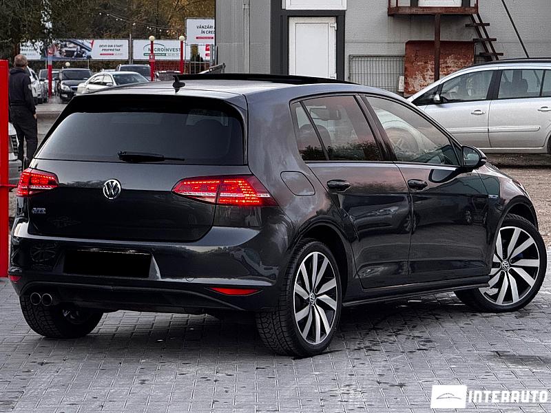 Volkswagen Golf GTE 12 automobil-interauto