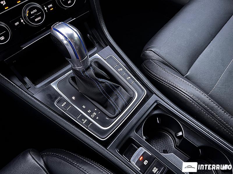 Volkswagen Golf GTE 25 automobil-interauto