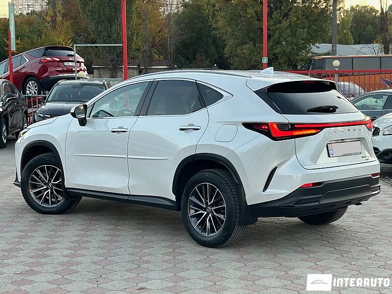 Lexus NX 350H 12 automobil-interauto