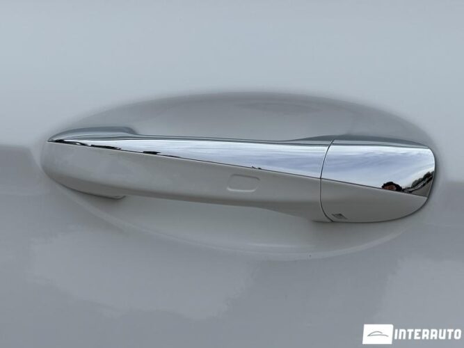 Mercedes E 200 38 interauto-car