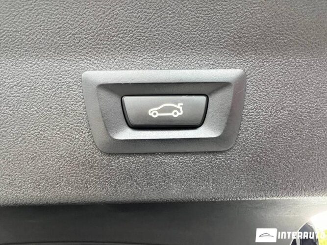 BMW X4 2.0D 55 interauto-car