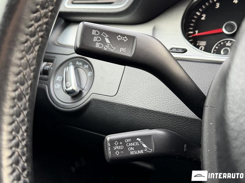 Volkswagen Passat 20 automobil-interauto