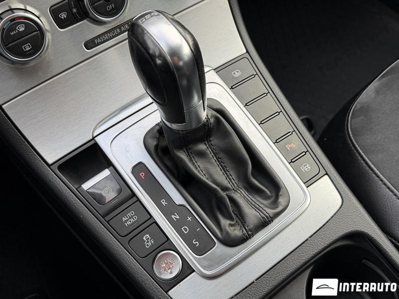 Volkswagen Passat 25 automobil-interauto