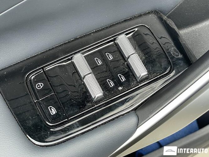 Geely Atlas 38 interauto-car