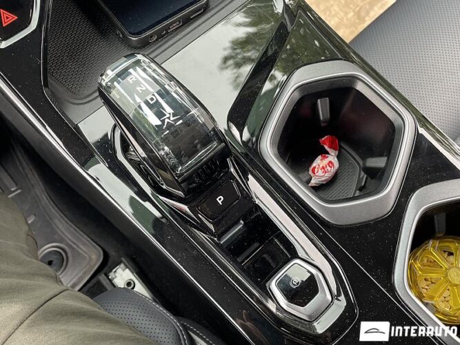 Geely Atlas 47 interauto-car