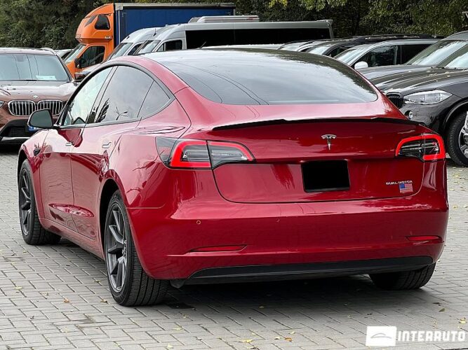 Tesla Model 3 33 interauto-car