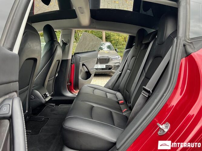 Tesla Model 3 45 interauto-car