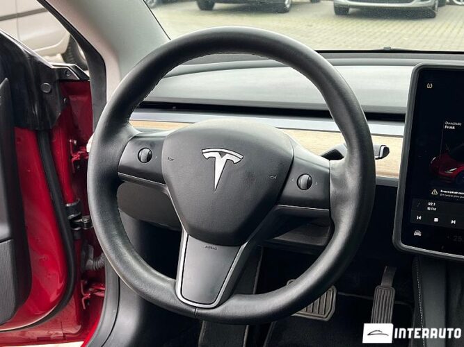 Tesla Model 3 37 interauto-car